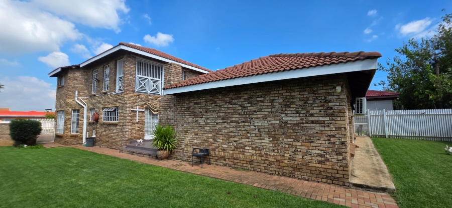 4 Bedroom Property for Sale in Miederpark North West